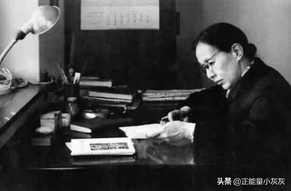 泰戈尔简介300字（泰戈尔的简介介绍）